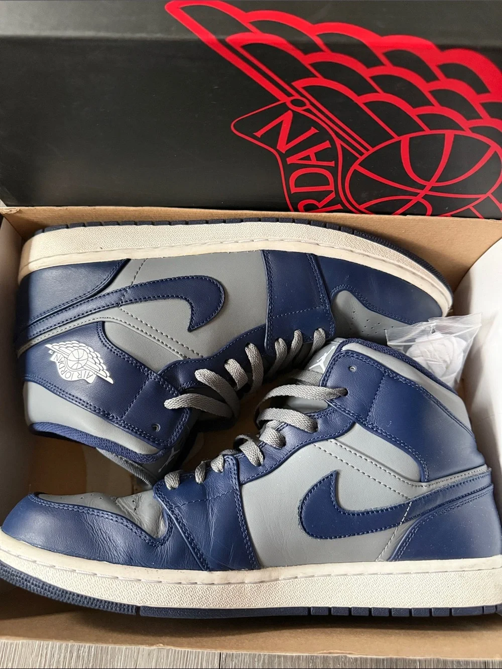 Air Jordan 1 Mid ‘Georgetown’